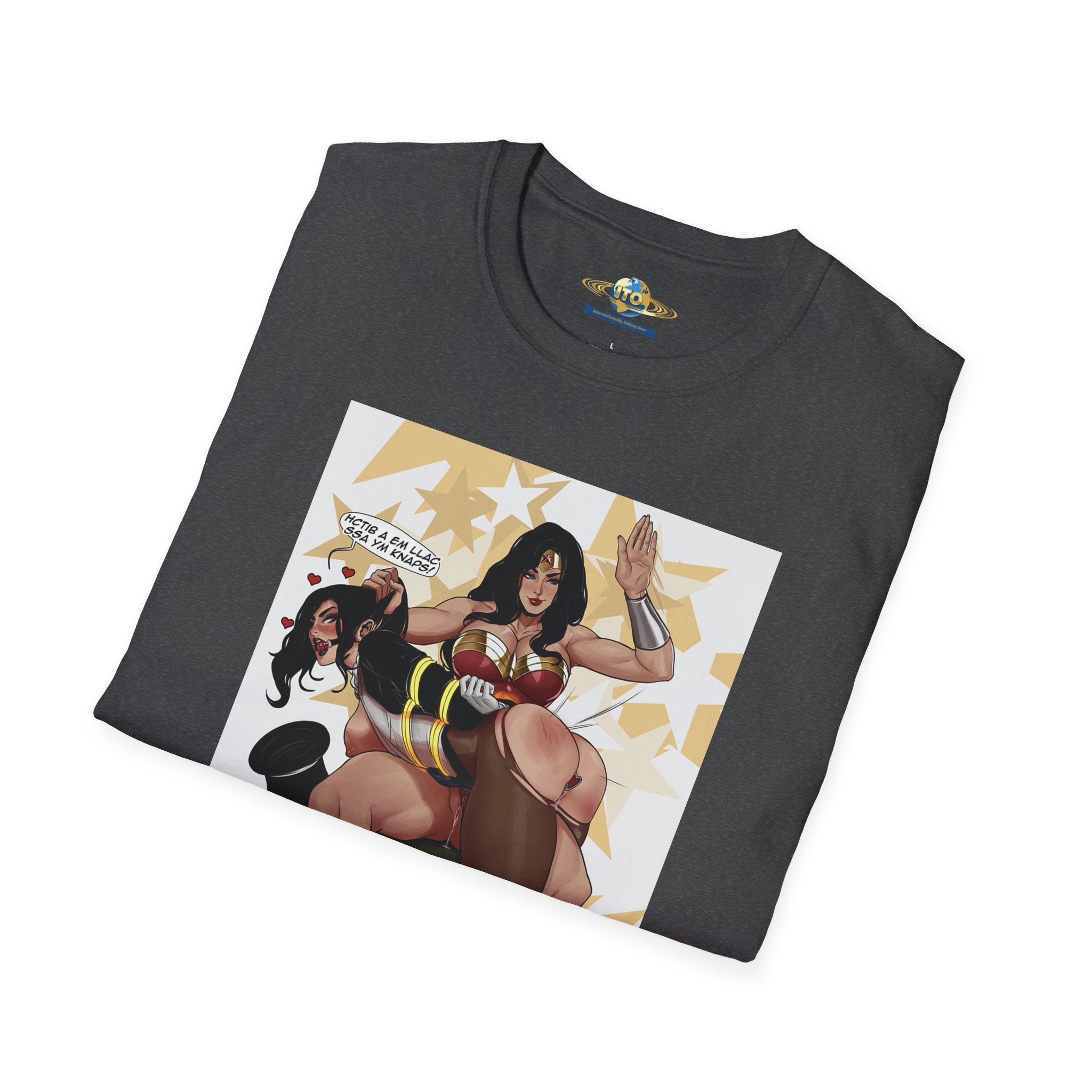 Wonder Woman Pin-Up T-Shirt — Retro Superhero Art Tee