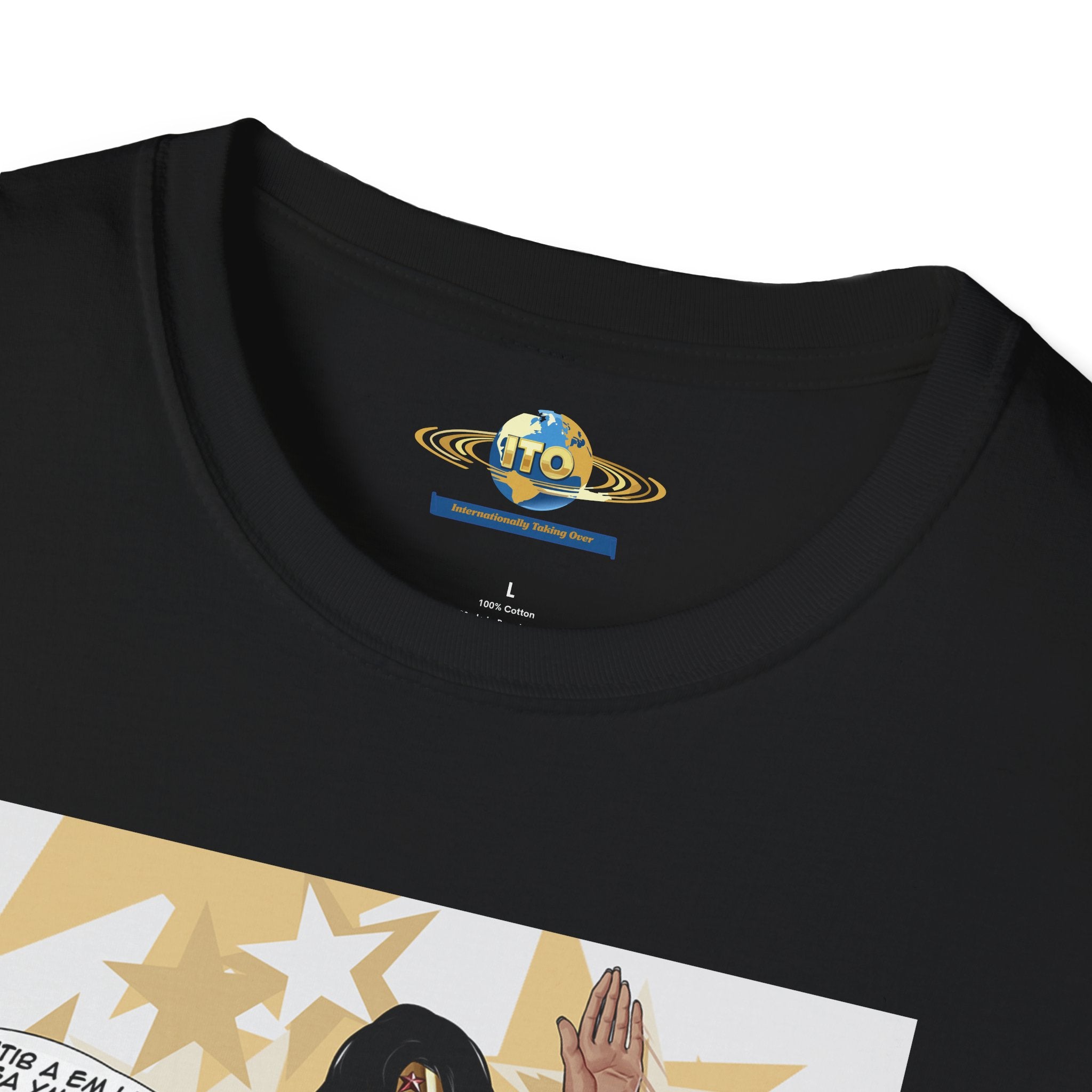 Wonder Woman Pin-Up T-Shirt — Retro Superhero Art Tee