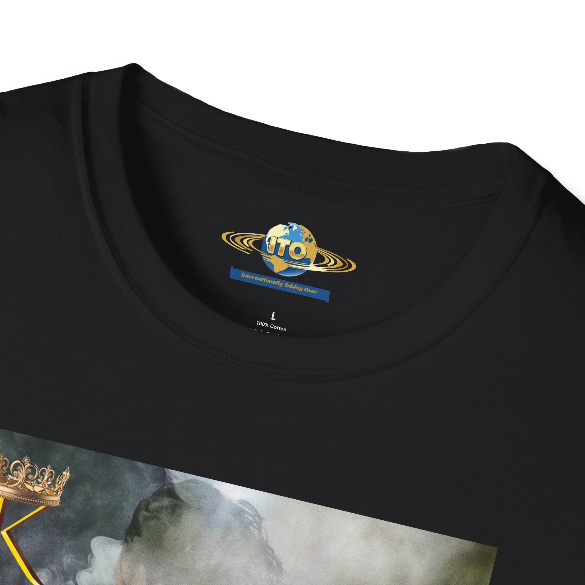 Queen K Graphic T‑Shirt — Smoky Street Art Poster Design