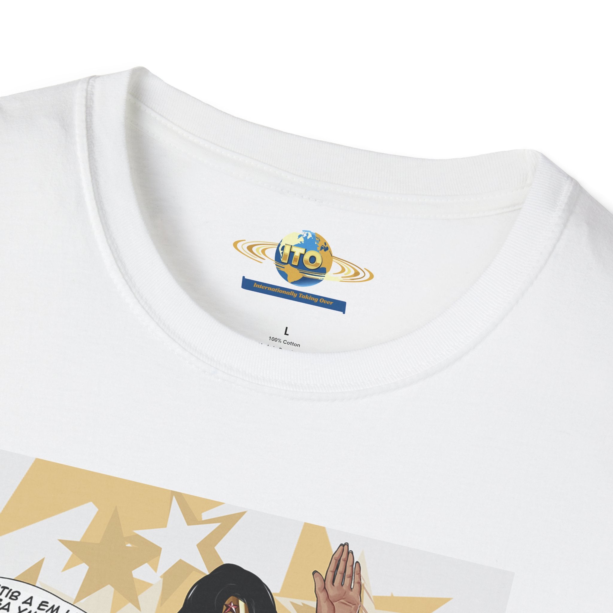 Wonder Woman Pin-Up T-Shirt — Retro Superhero Art Tee