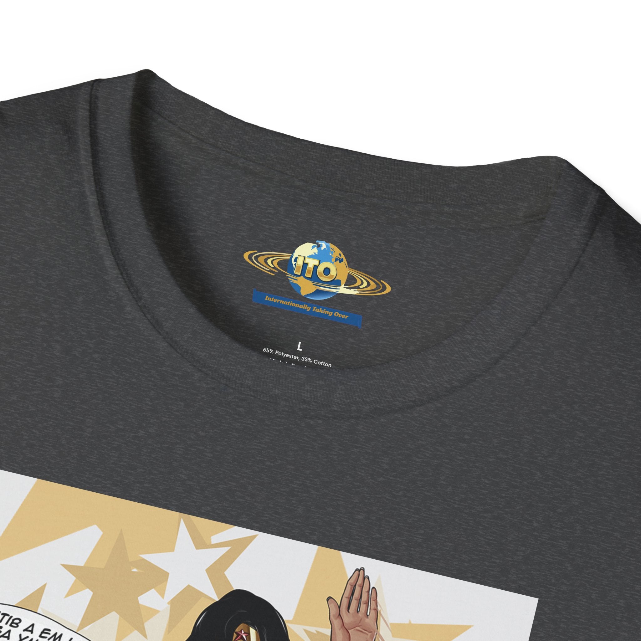Wonder Woman Pin-Up T-Shirt — Retro Superhero Art Tee