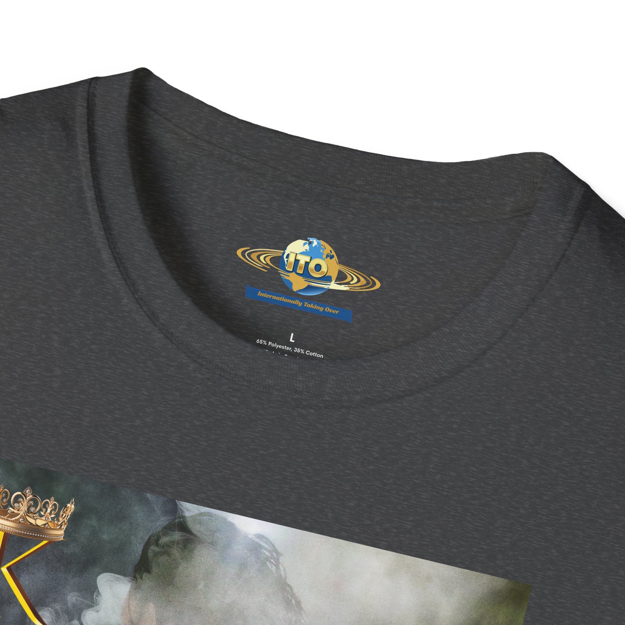 Queen K Graphic T‑Shirt — Smoky Street Art Poster Design