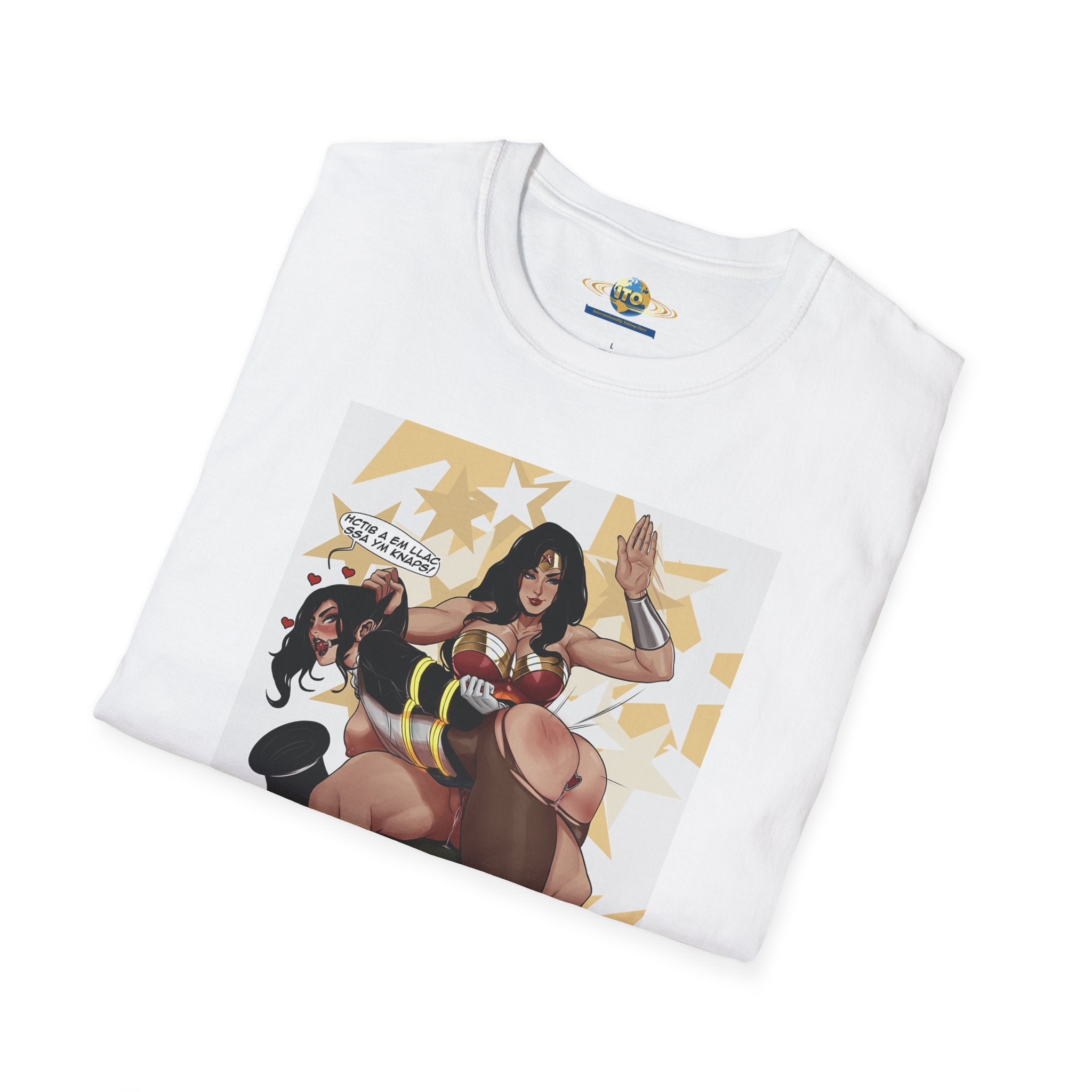 Wonder Woman Pin-Up T-Shirt — Retro Superhero Art Tee
