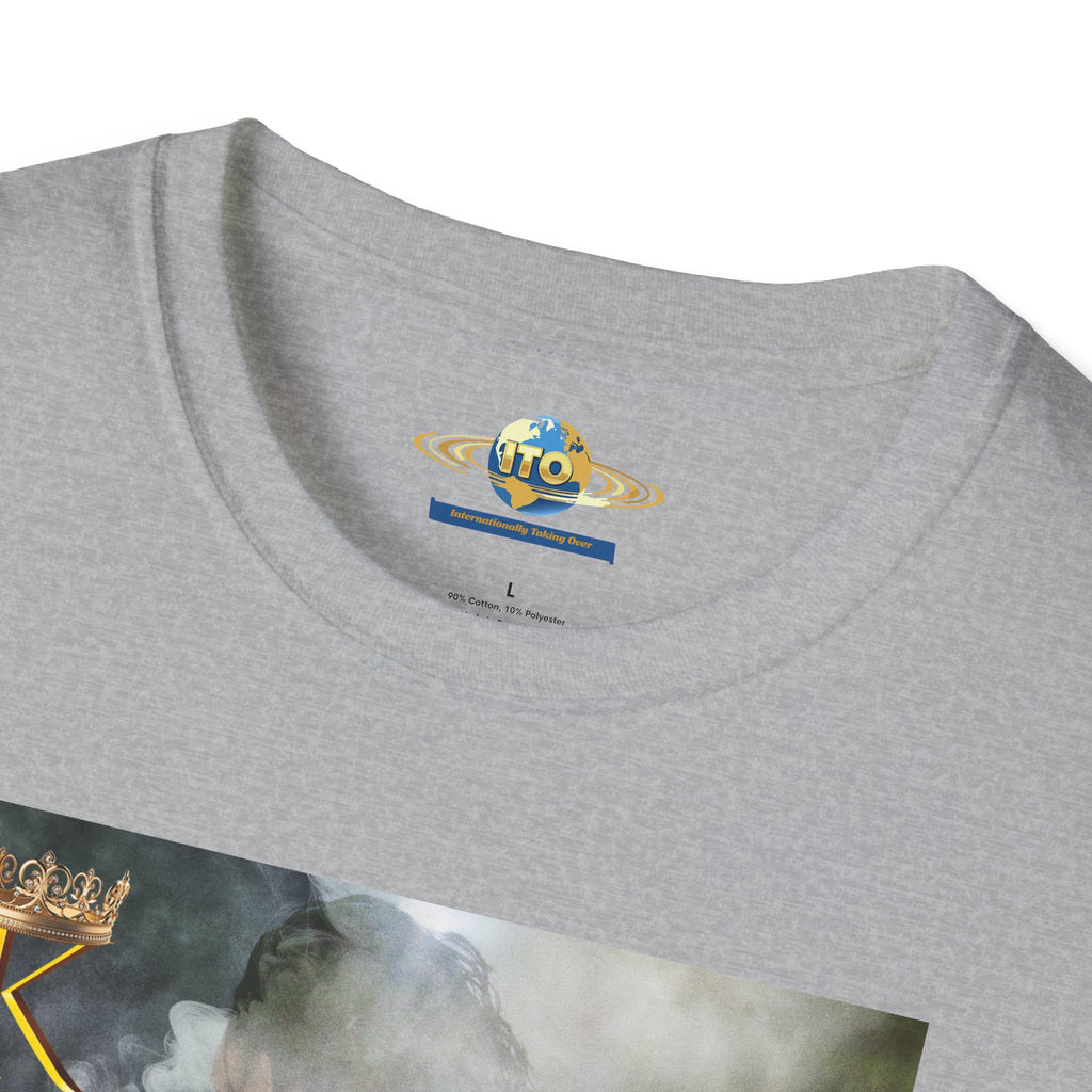 Queen K Graphic T‑Shirt — Smoky Street Art Poster Design